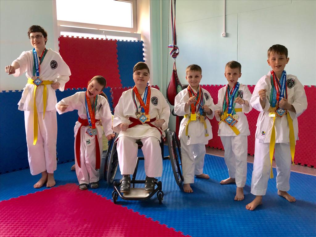 Команда детей из НПЦ ДП завоевала 4 золотые медали на турнире по пара-каратэ