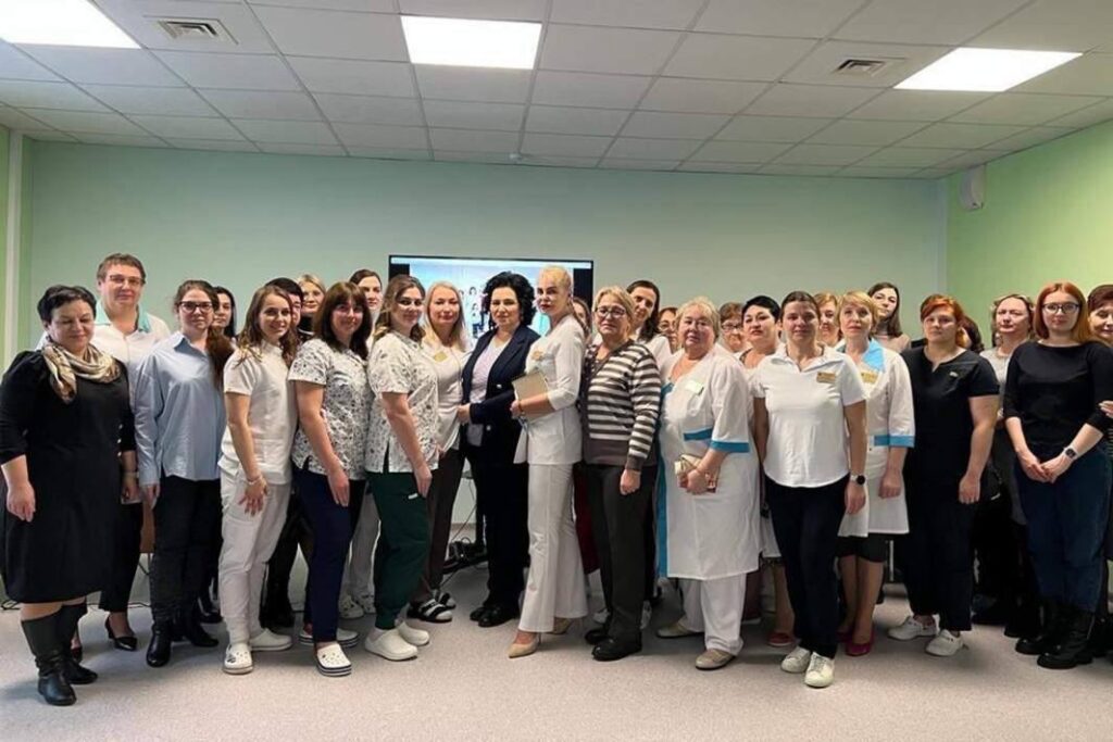 В газете «Известия» вышла публикация про наш Центр: «Обратный отсчет: врачи учат мозг избавляться от страшных воспоминаний»