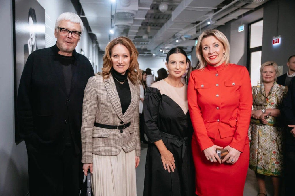 Мария Захарова, Екатерина Стриженова и другие выдающиеся женщины стали героинями выставки Комплекса социального развития Москвы