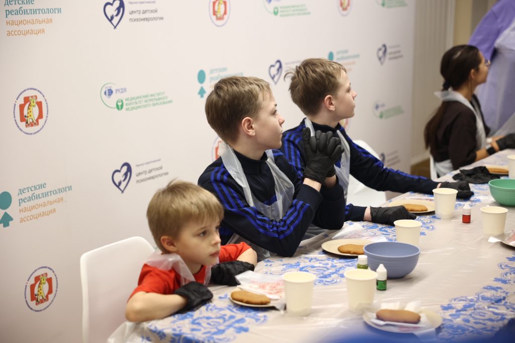 Мастер-класс по росписи пряников для маленьких пациентов НПЦ ДП ДЗМ