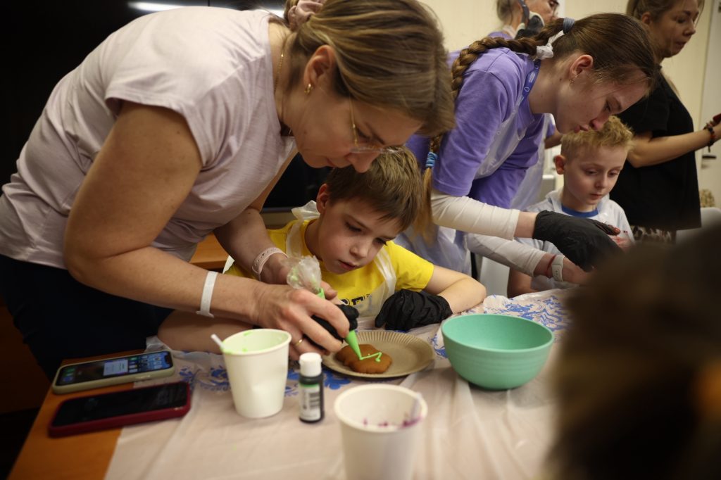 Мастер-класс по росписи пряников для маленьких пациентов НПЦ ДП ДЗМ