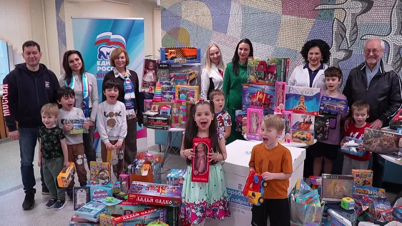 В НПЦ ДП состоялась передача подарков детям в рамках акции «Коробка храбрости»