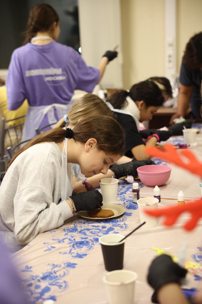 Мастер-класс по росписи пряников для маленьких пациентов НПЦ ДП ДЗМ